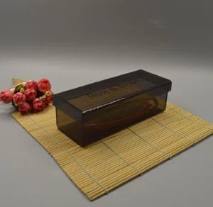 Klare Acrylschaufenster für Gläser
