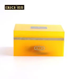 Klare gelbe Aufbewahrungsbox aus Acryl