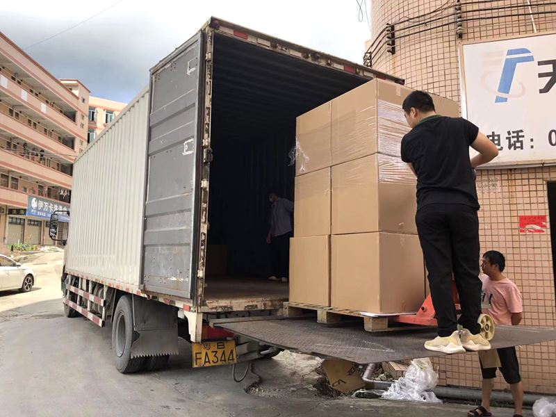 Das Schiff mit 5000 Sets Acryl-Handyhalter